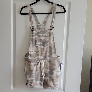 Wallflower White and Blue Label